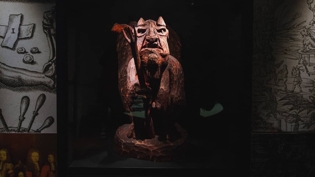 Hombre demanda a vidente por no remover la maldición que le impuso una exnovia