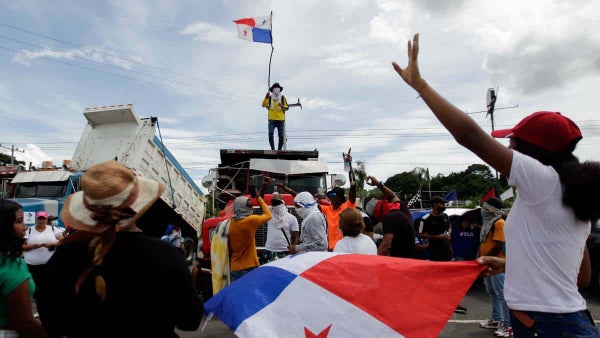 Panamá corta internet en Bocas del Toro tras saqueos y violentas protestas Panamá corta internet en Bocas del Toro tras saqueos y violentas protestas