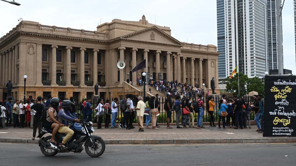 Manifestantes en Sri Lanka se niegan a dejar el palacio presidencial