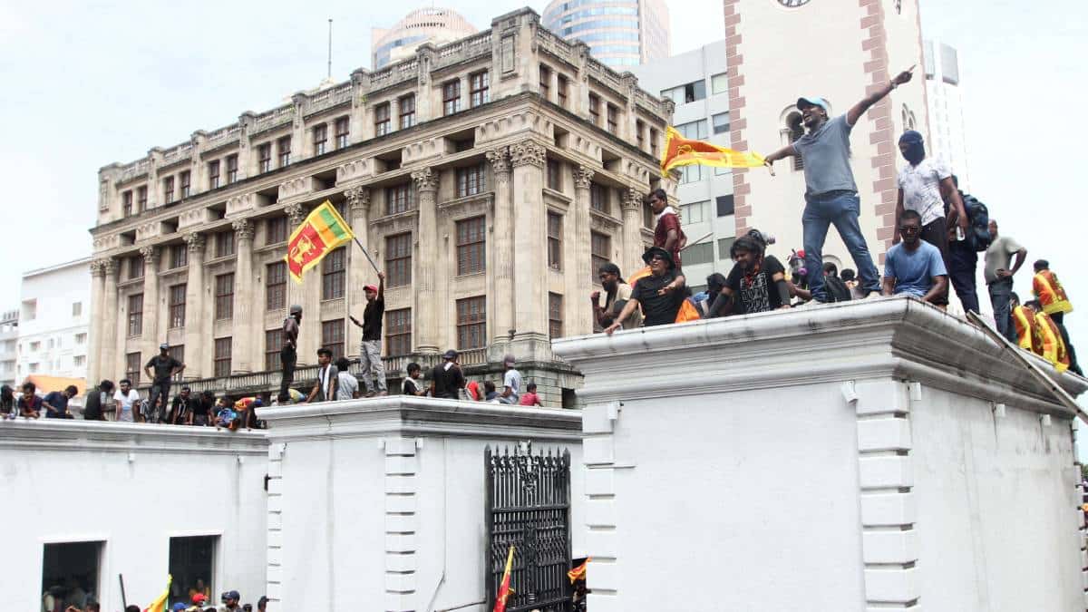 Se toman oficina del primer ministro de Sri Lanka