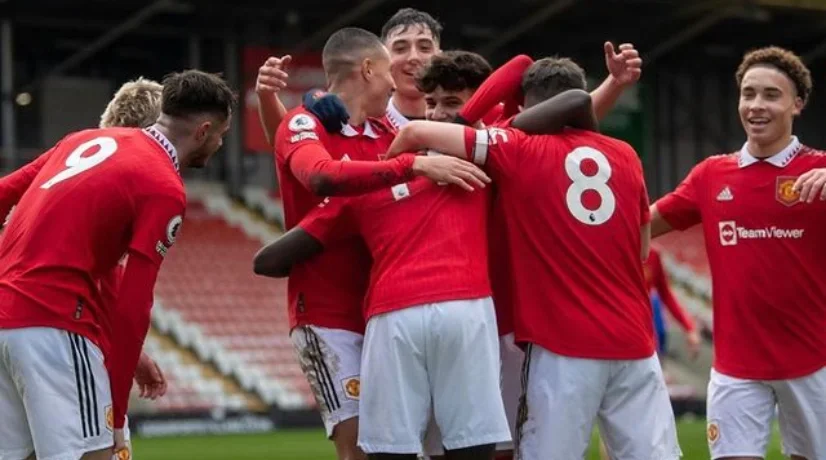 Manchester United renovó el contrato de Mateo Mejía