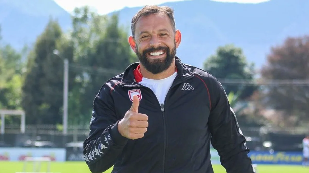 Matías Mier se va de Colombia para cumplir sus sueños. / Foto: @santafe_oficial. Matias-Mier-Santa-Fe