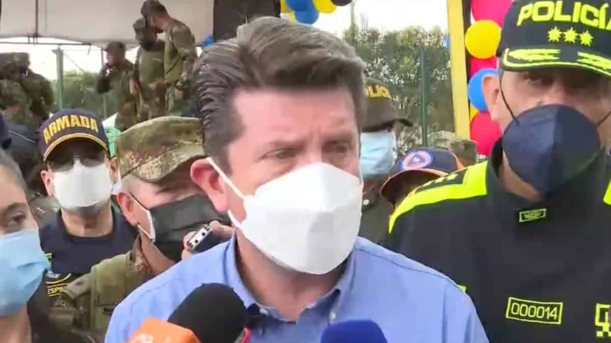 Pese a la advertencia de la Defensoría del Pueblo sobre grupos armados en esta zona de Bogotá, Diego Molano aseguró que informes de inteligencia lo descartan.