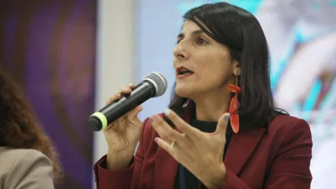 Los memes de Irene Vélez por continuar en el cargo tras barrida ministerial