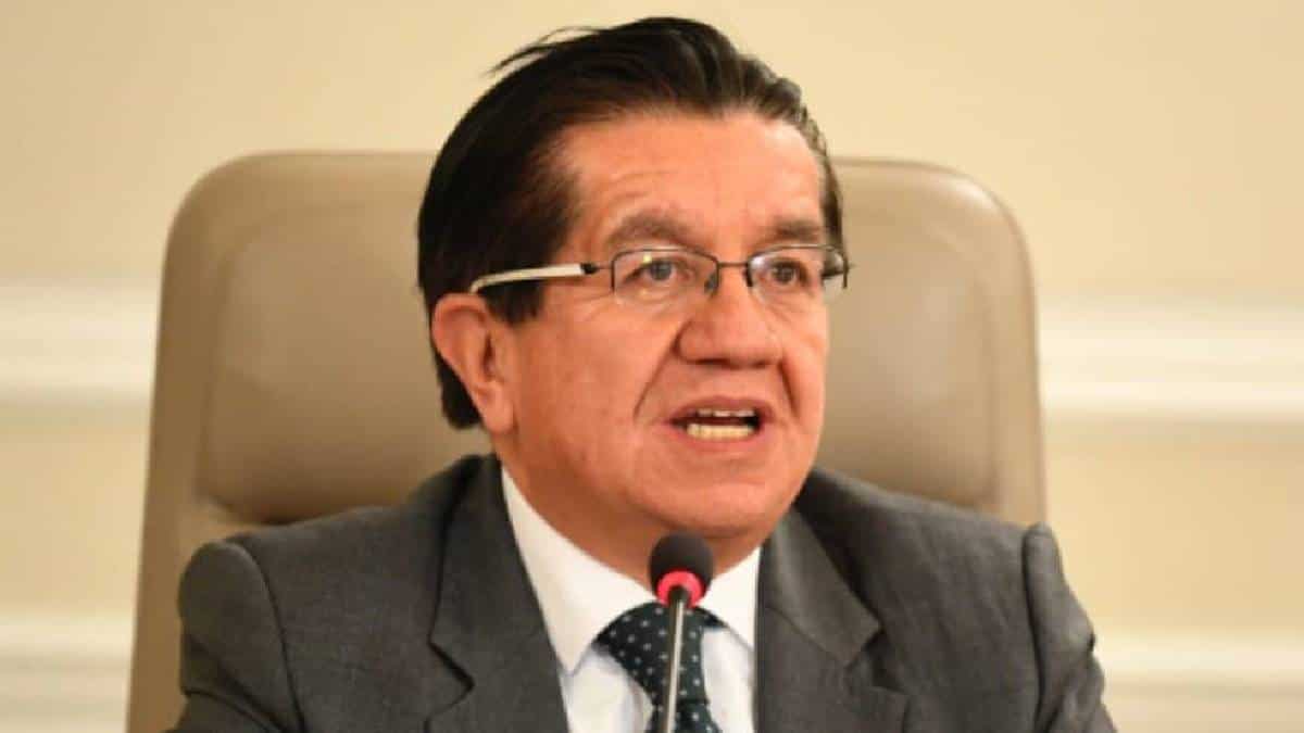 El ministro de Salud Fernando Ruiz señala que la variante Ómicron "puede ser más transmisible"