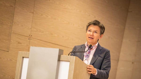 Claudia López recorrió Bogotá y recogió 25 mil firmas para su aspiración presidencial Claudia López recorrió Bogotá y recogió 25 mil firmas para su aspiración presidencial