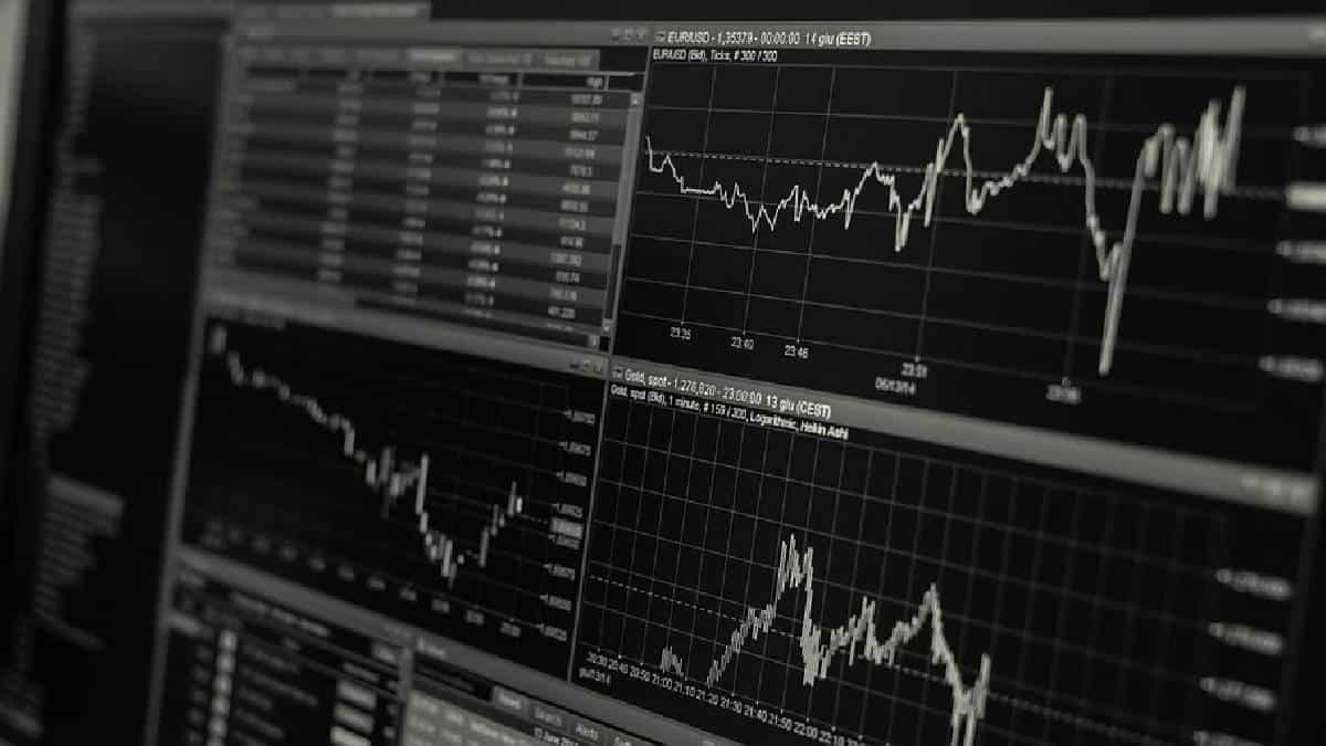 Monedas de América Latina cierran mixtas en medio de avance del dólar