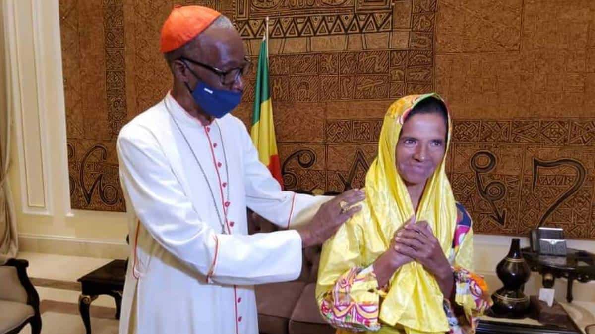 ¿Cuándo llegaría la religiosa Gloria Cecilia Narváez a Colombia?