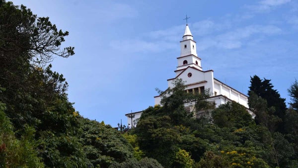 Desde el aire: así se vio Monserrate colapsado por miles de fieles este Viernes Santo