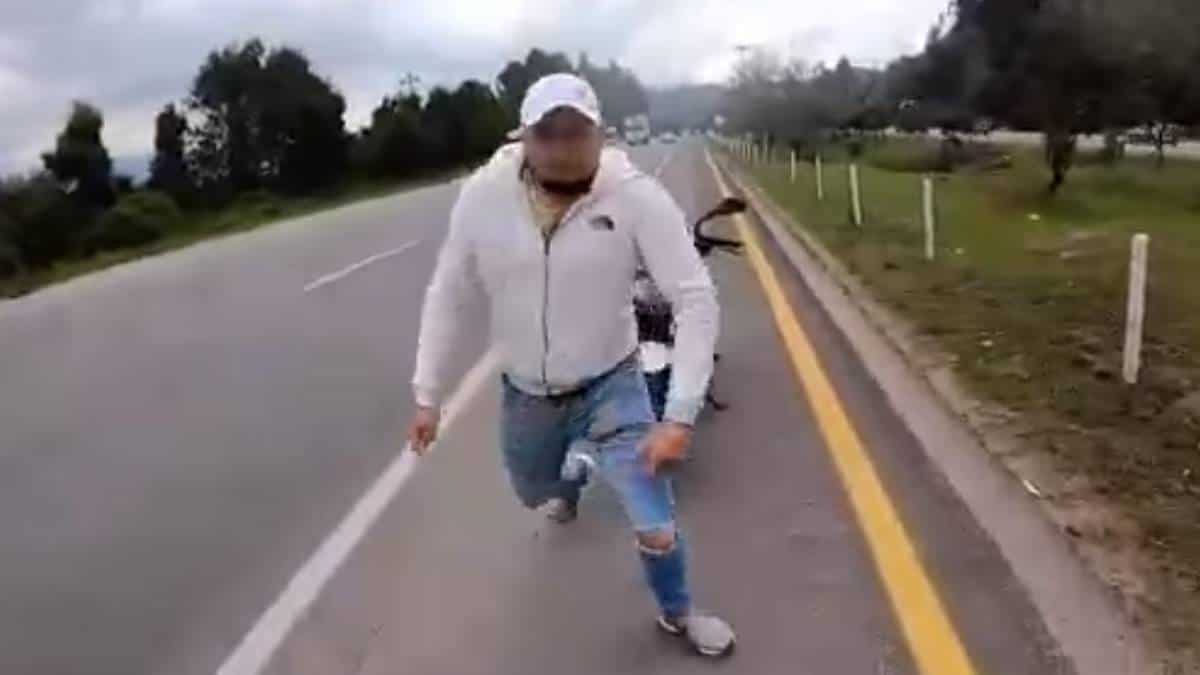 Agresión de conductor de volqueta contra motociclista