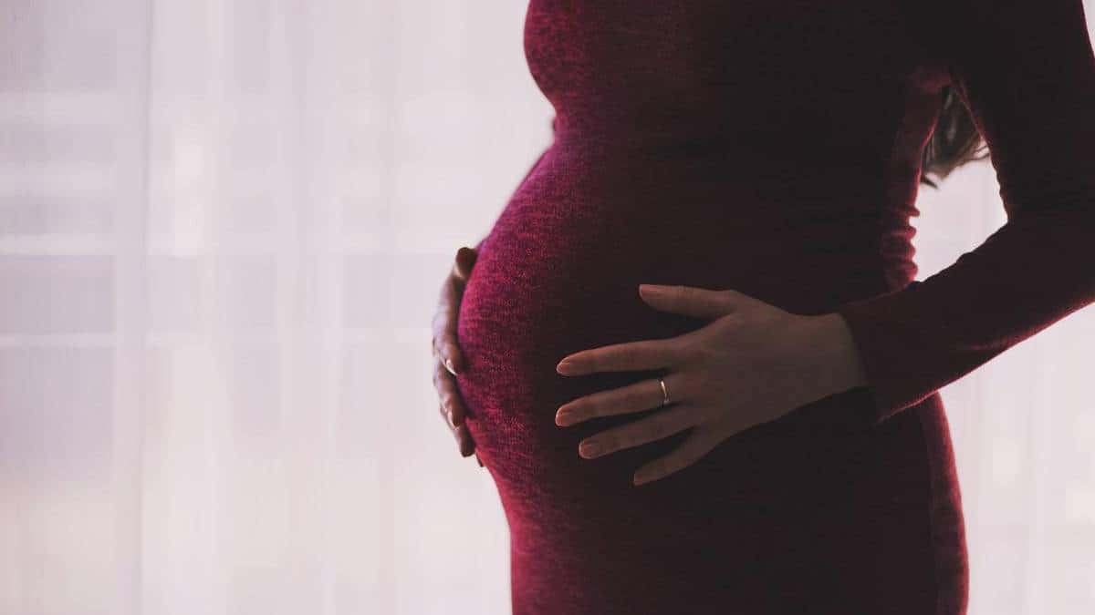 Hombre habría golpeado a su pareja embarazada