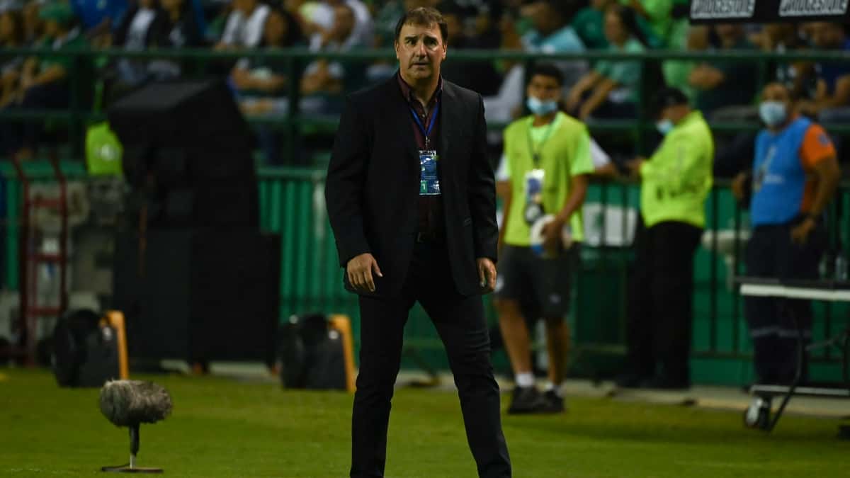 El argentino Néstor Lorenzo, futuro técnico de la Selección Colombia, durante el partido entre Cali y Melgar.