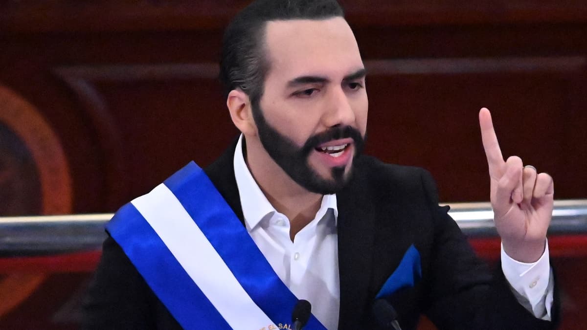 Presidente de El Salvador aboga por un nuevo sistema económico