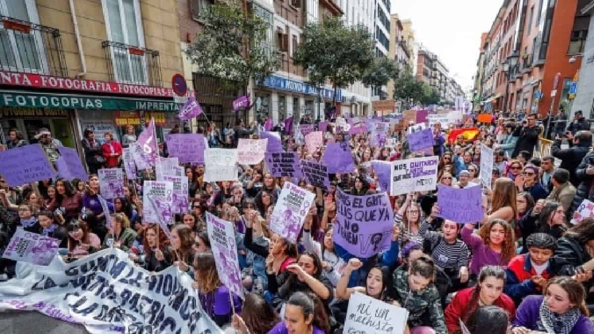 Manifestaciones en el Día de la Mujer desafían cuidados contra covid