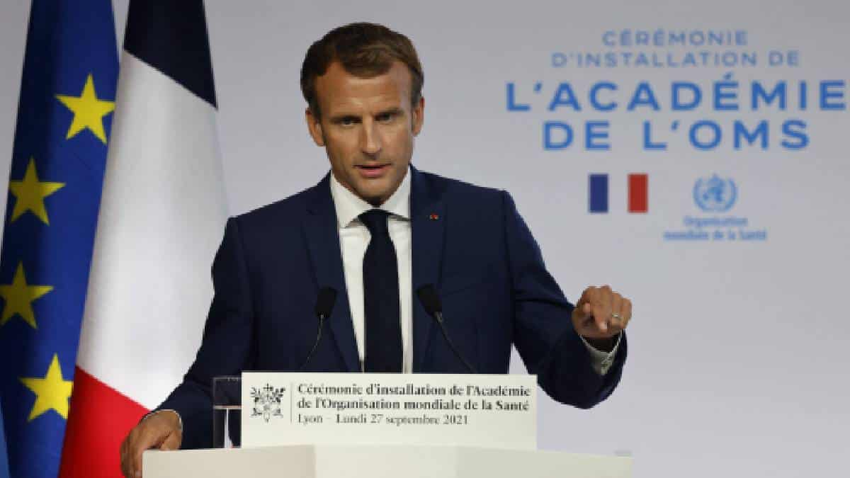 Video del momento en que le lanzan un huevo al presidente de Francia.