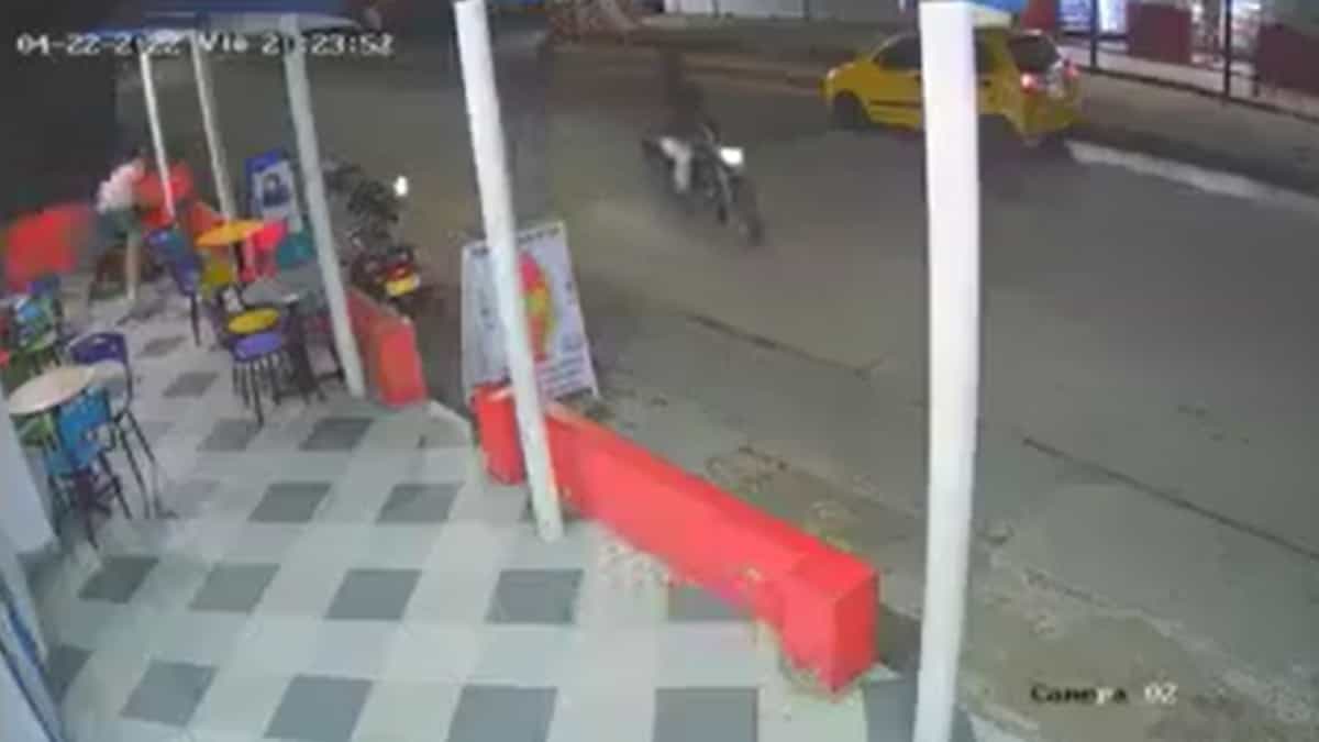 A puños mujer correteó a ladrones Barranquilla