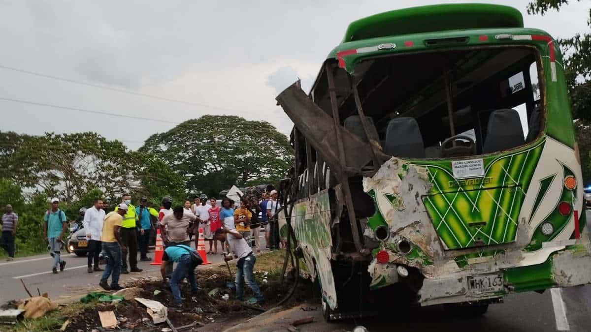 Video: dos muertos y 18 heridos en trágico accidente de bus Cartagena ...