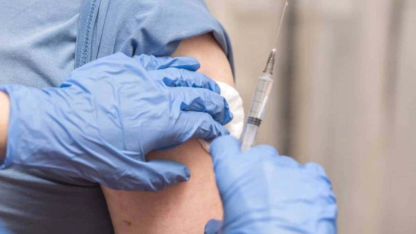 Gobierno habría dejado vencer más de 25 mil vacunas donadas contra la viruela del mono