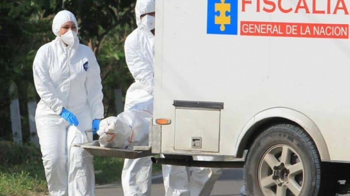 Una menor de 12 y un niño de 5 años iban tomados de la mano de su madre cuando la asesinaron.