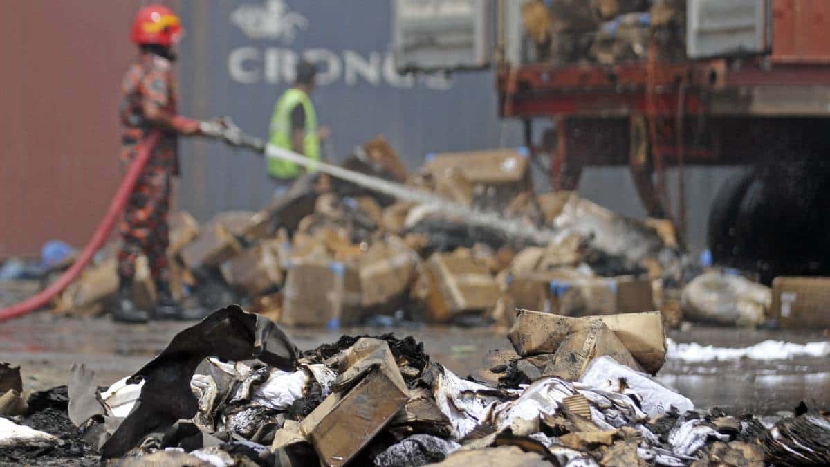 Explosión deja 49 muertos y 300 heridos en Bangladeh