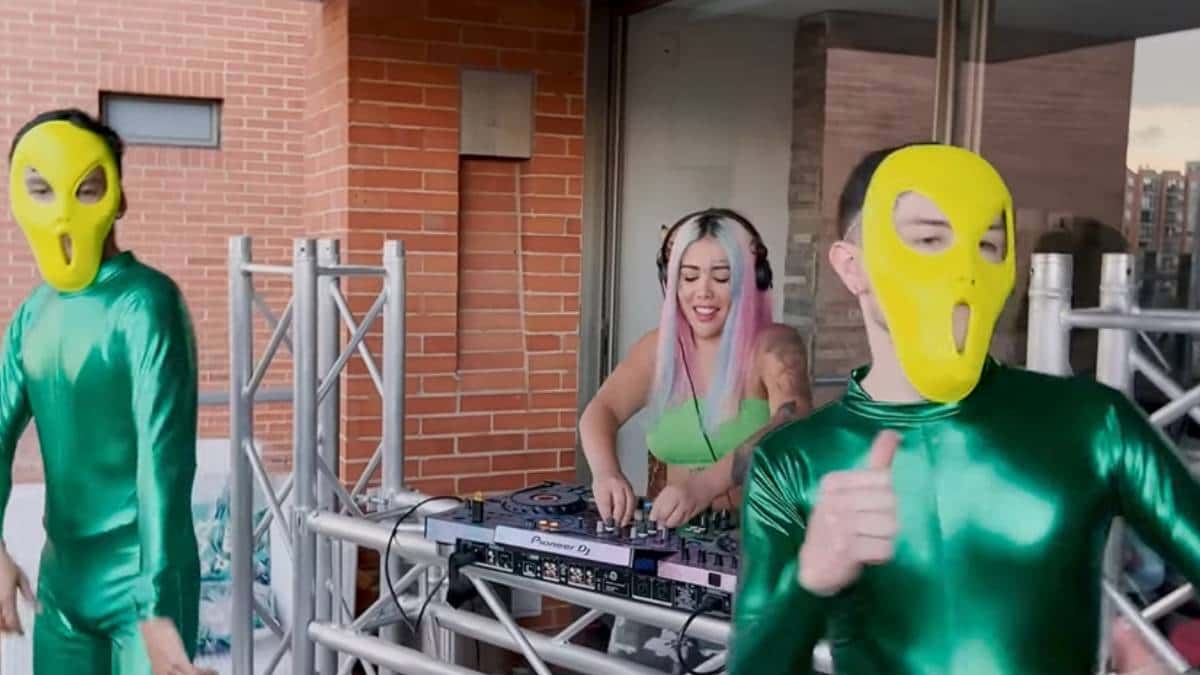 La ‘guaracha alienígena’ de Yina Calderón y Mafe Walker