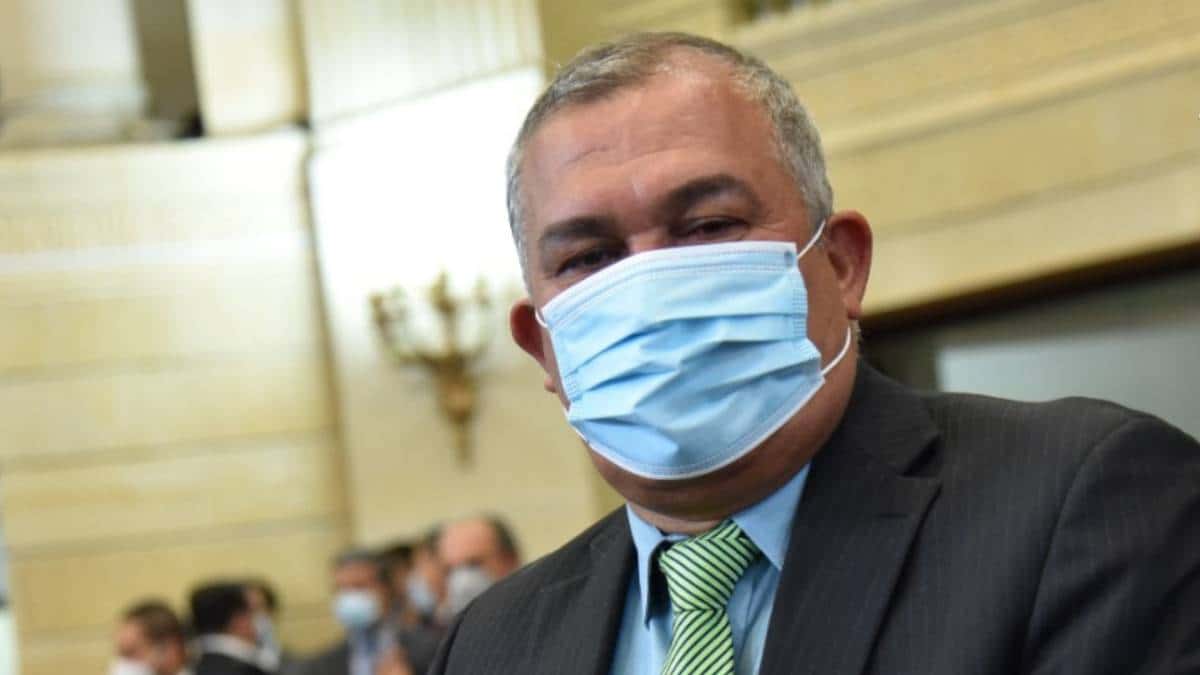 Anatolio Hernández es investigado por corrupción