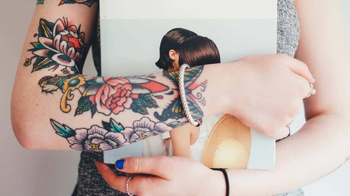 ¿Eliminarán tintas de colores para tatuajes por cáncer?