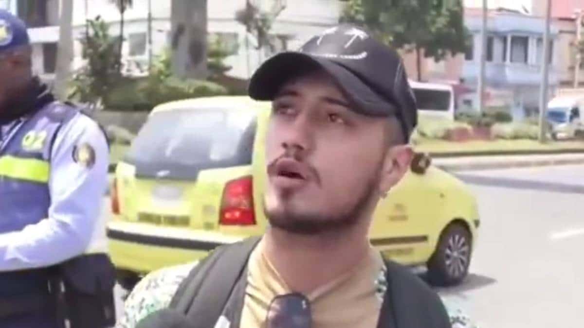 El joven disparó fente a las autoridades con arma traumática / Foto: captura de video. El joven disparó fente a las autoridades con arma traumática