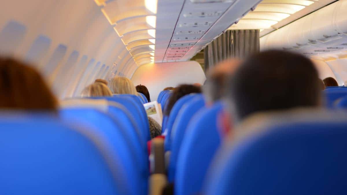 La pasajera habló de lo ocurrido con la azafata a cargo de su vuelo