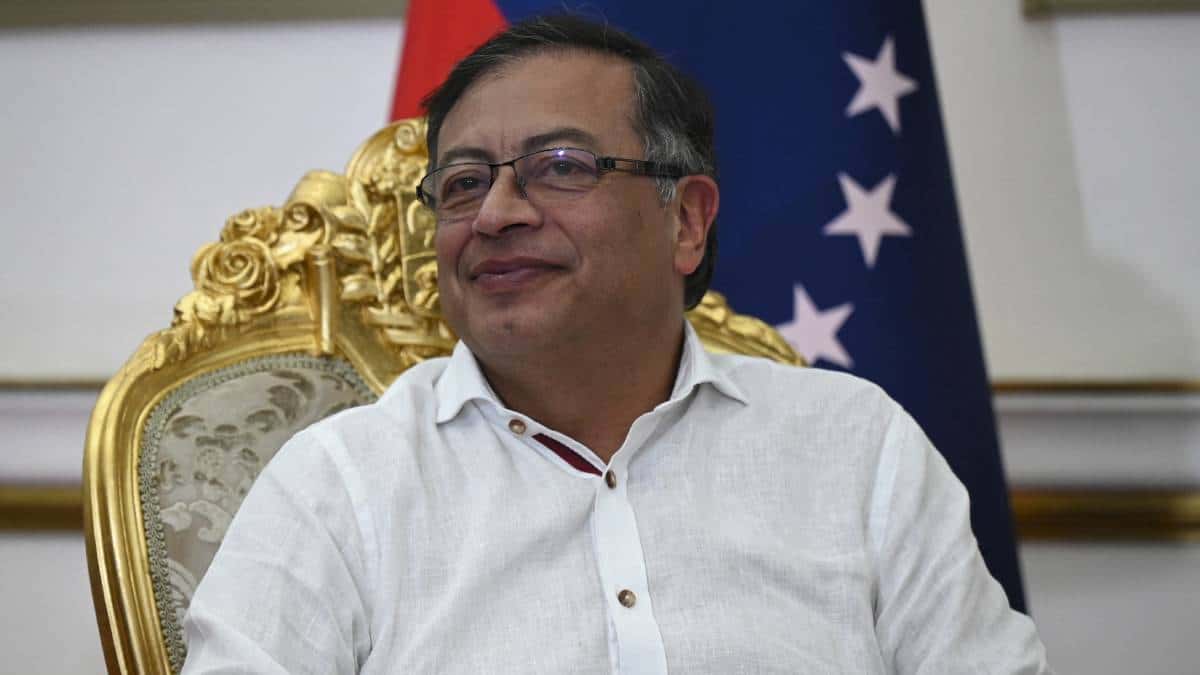 Gustavo Petro conoció las espadas de Bolívar en Venezuela