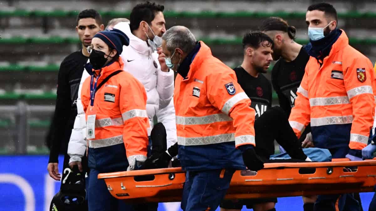 Neymar salió lesionado en partido PSG vs Saint-Etiene