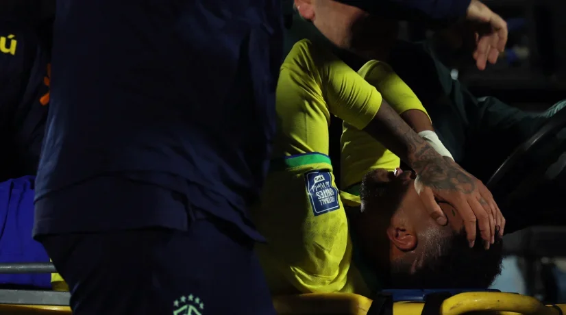 Neymar sufrió grave lesión en su rodilla izquierda