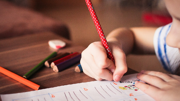 Conmovedora historia: niña arrollada por furgón en Bogotá comenzó terapias para volver a caminar