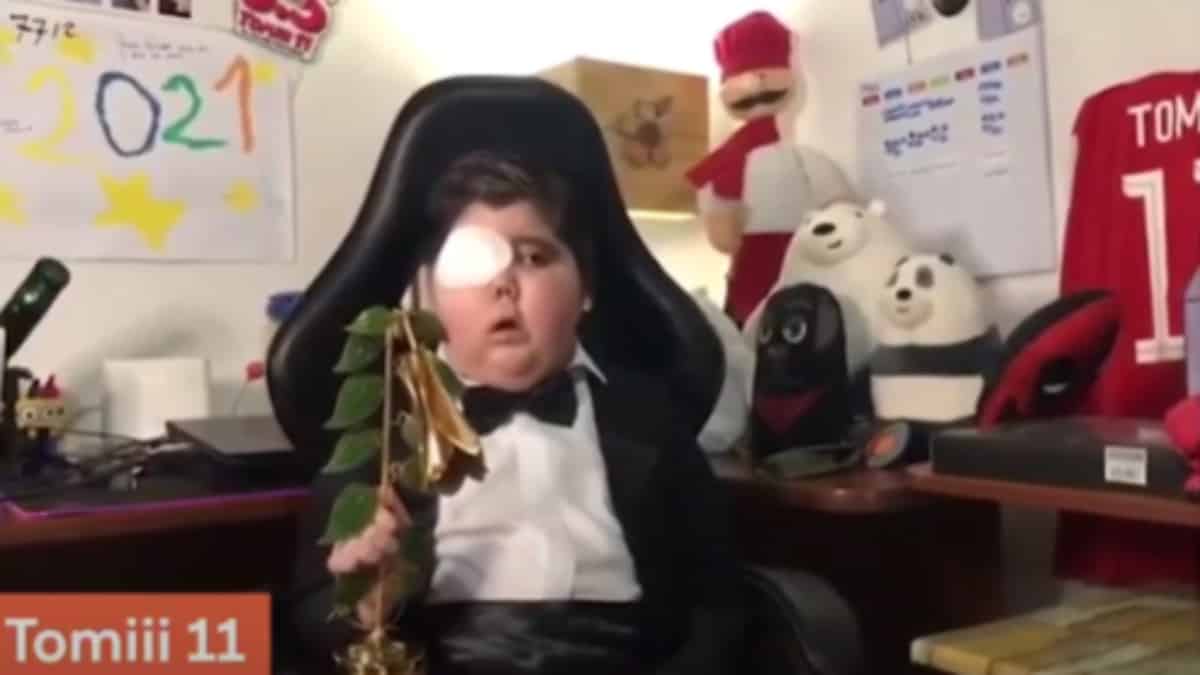 Niño con cáncer cerebral, ganó premio al Youtuber del año en Chile.