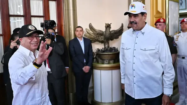 “Colombia puede ayudar en la paz política de Venezuela”: presidente Petro a Nicolás Maduro
