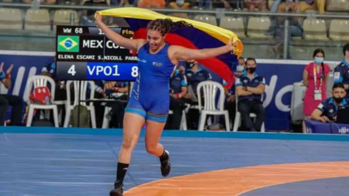 Nicoll Parrado, oro en lucha libre.