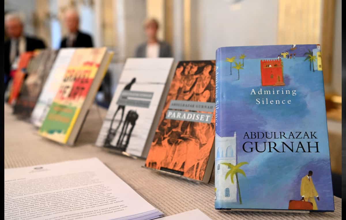 "Paradise" y "Desertion" son sus libros más conocidos.