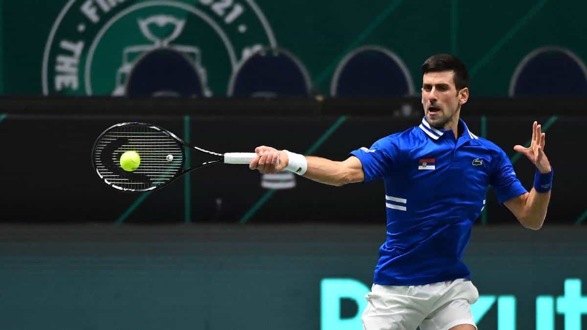 Djokovic regresa a las canchas de tenis en Dubai sin estar vacunado