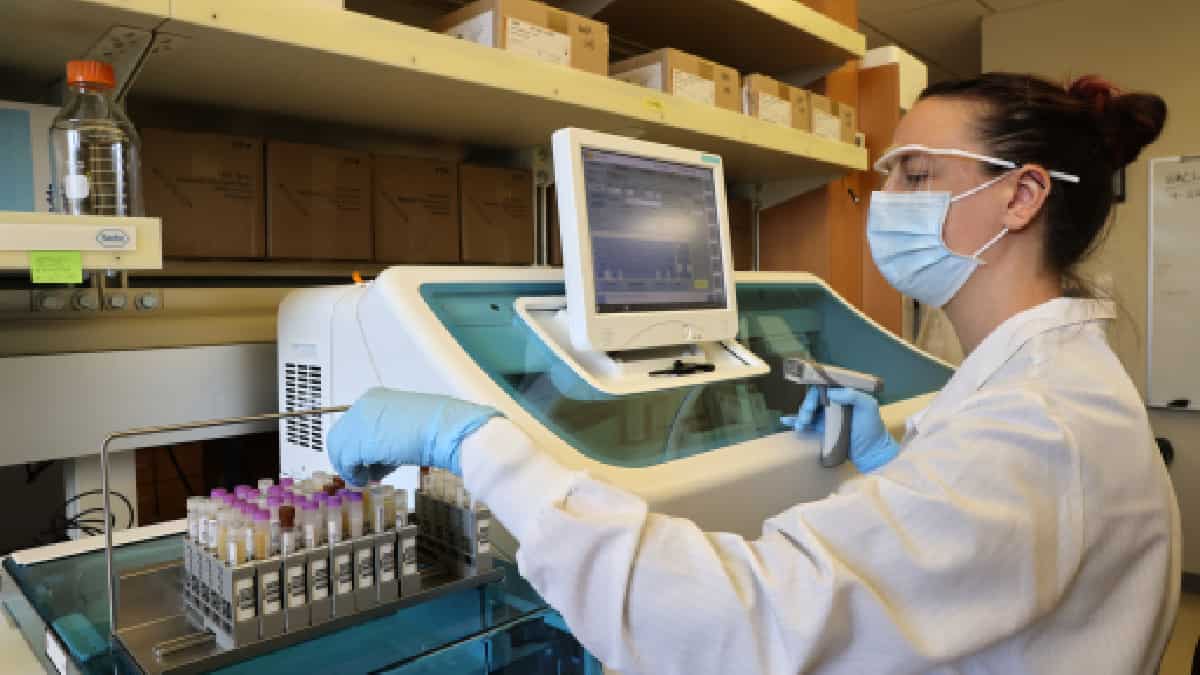 Novavax, quinto fármaco oficial contra el covid en la Unión Europea