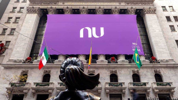 Nubank se valoriza en 52.000 millones de dólares en su debut en Nueva York