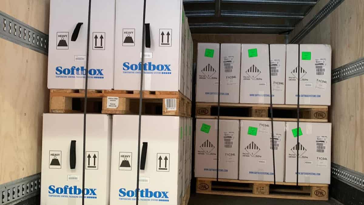 Llegada de más vacunas de Pfizer donadas por España