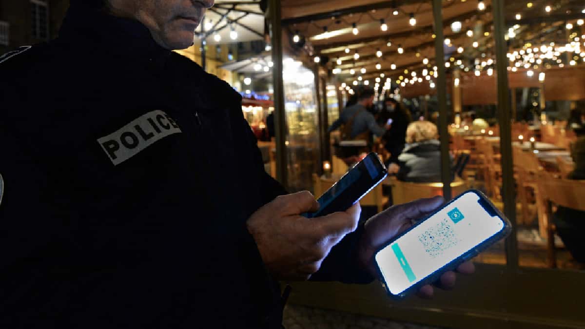 Pasaporte sanitario se abre paso en España entre dudas