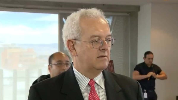 Exministro critica impuesto al patrimonio a empresas y advierte crisis fiscal para el próximo gobierno