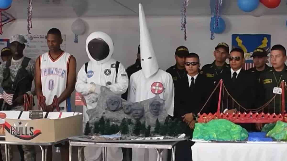 Antiguo video de la policía de Tuluá disfrazados como el Ku Klux Klan