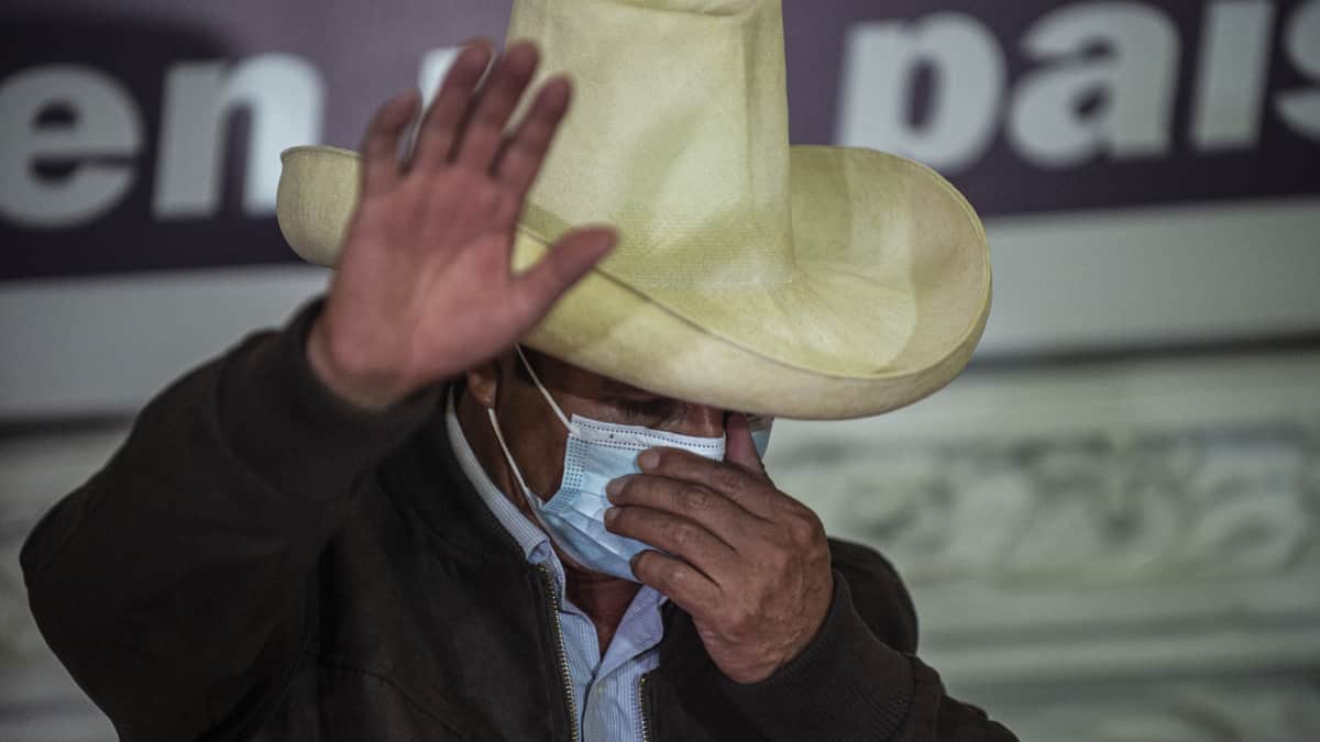 Renunció jefe del gabinete ministerial de Perú, lo que significará cambio de todo el equipo de trabajo de Castillo.