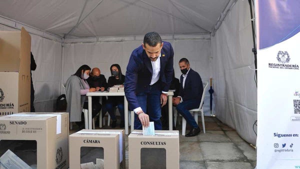 Daniel Palacios oficializó ante el CNE su intención de participar en la consulta del próximo 8 de marzo Daniel Palacios oficializó ante el CNE su intención de participar en la consulta del próximo 8 de marzo