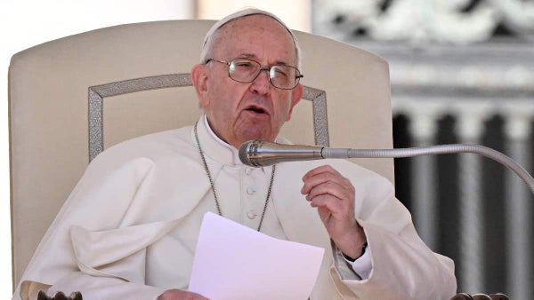 Papa Francisco: "Decimos que la suegra, cuanto más lejos esté, mejor"