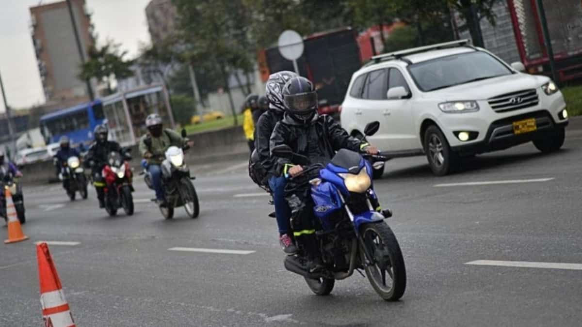 Parrillero moto / Foto: Prensa Sector Movilidad A quién afecta la restricción del parrillero en moto en Bogotá