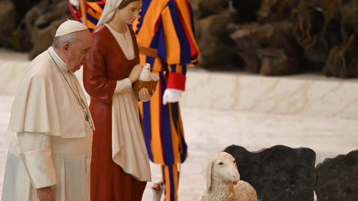 Papa Francisco agradece a artesanos peruanos el pesebre donado al Vaticano para Navidad