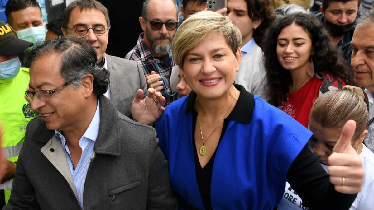 Gustavo Petro y Verónica Alcocer.